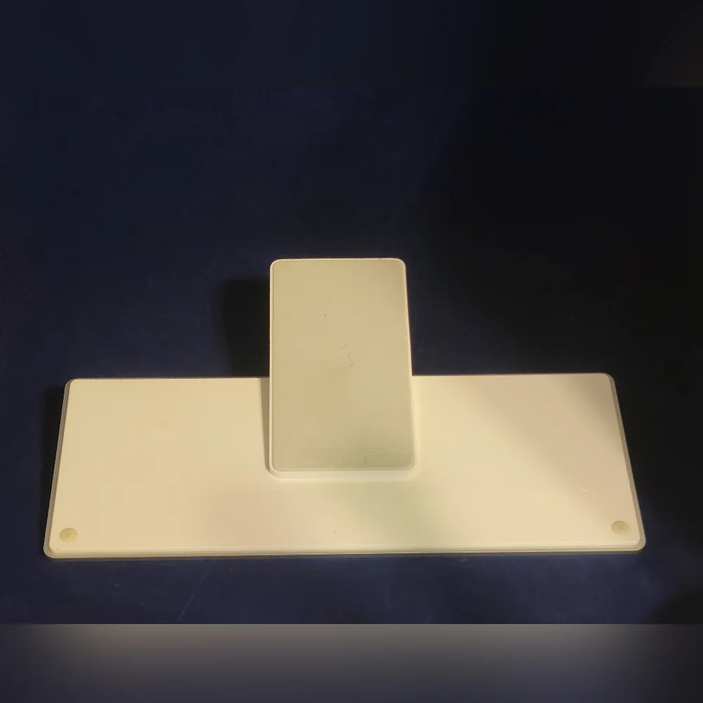 APPLE KEYBOARD DOCK for iPad/iPod/iPhone White Model A1359 Untested